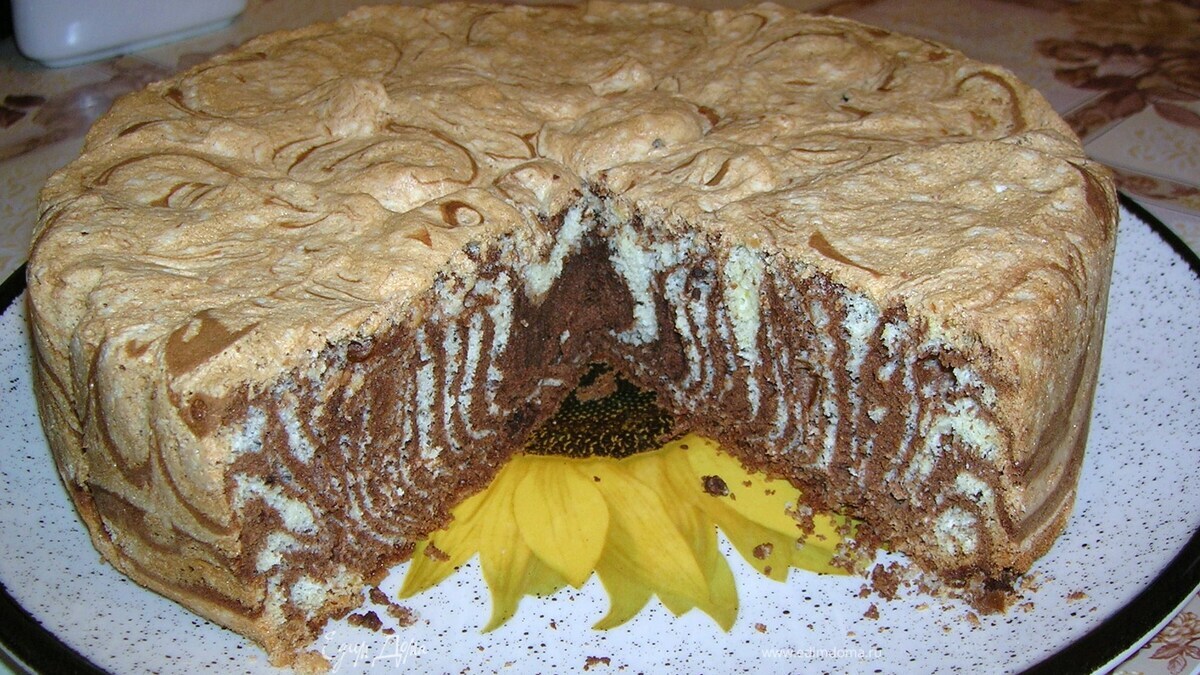 Полосатый бисквит