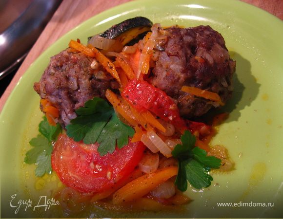 Биточки запеченные с овощами Биточки запеченные с овощами