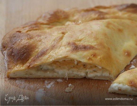 Лепешка с моцареллой, фетой и орегано Лепешка с моцареллой, фетой и орегано