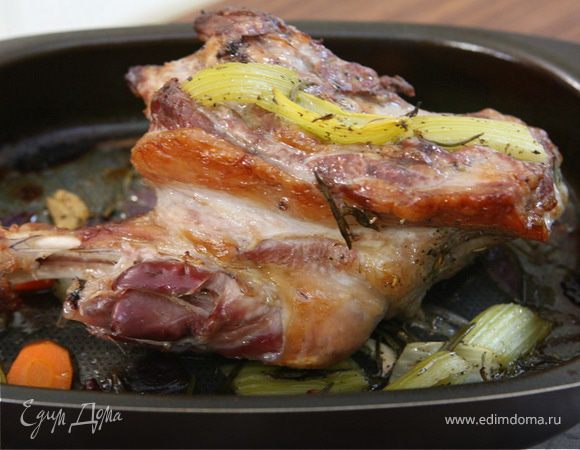 Тающая ягнятина с сельдереем, можжевельником и розмарином