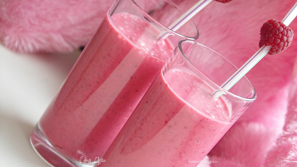 Малиновый коктейль с корицей.