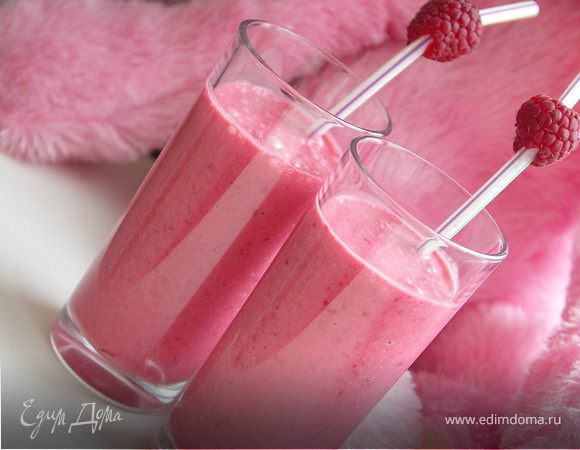 Малиновый коктейль с корицей.