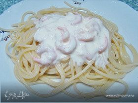 Спагетти с сырно-сливочным соусом и креветками