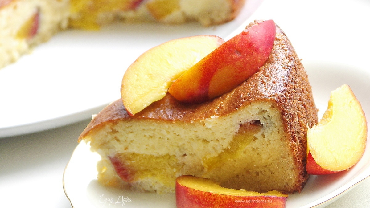 Творожно-ореховый пирог с нектаринами.