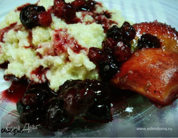 Пшенная каша с ягодно-фруктовым соусом