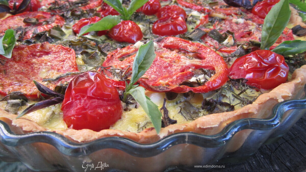 Тарт с фетой и зеленью.