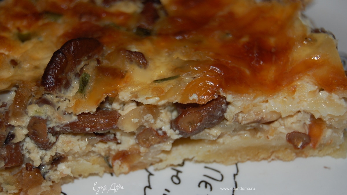 Киш с лисичками и панчеттой.