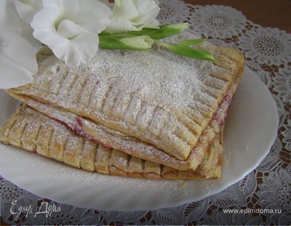 Вишневый штрудель с крыжовником