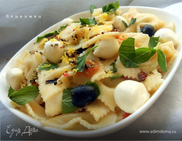 Паста с помидорами, маслинами и базиликом Паста с помидорами, маслинами и базиликом