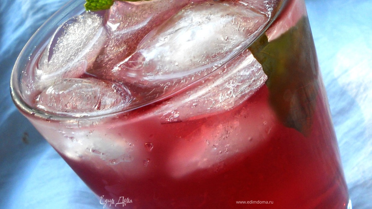 Малиновый лимонад с лаймом и базиликом для Симы:)