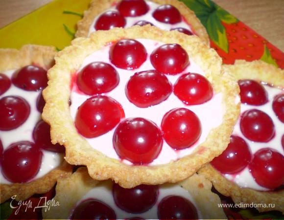 Песочные тарталетки с вишней Песочные тарталетки с вишней