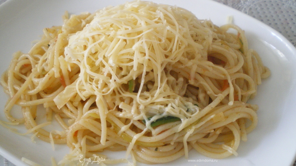 Спагетти с овощами.