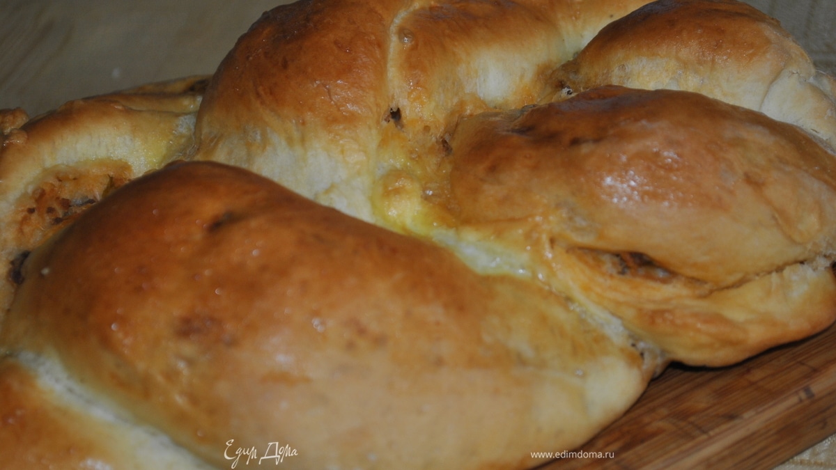 Пирог-коса с мясом и капустой