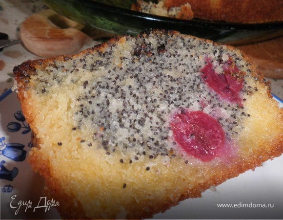 Маковое полено с вишнями