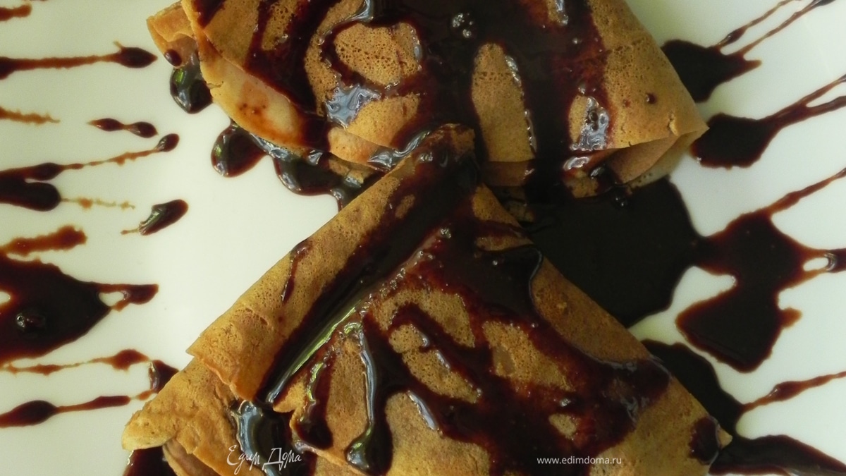 Блины с шоколадом и бананами