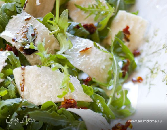 Салат из руколы с пармезаном Салат из руколы с пармезаном