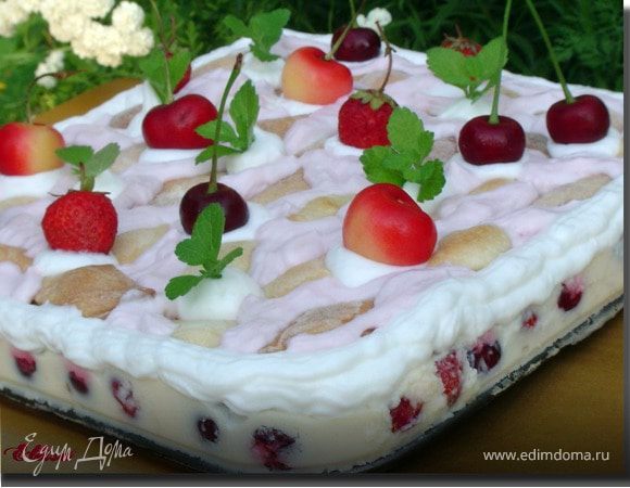 Десертный торт "Клубнично-вишневая нежность"