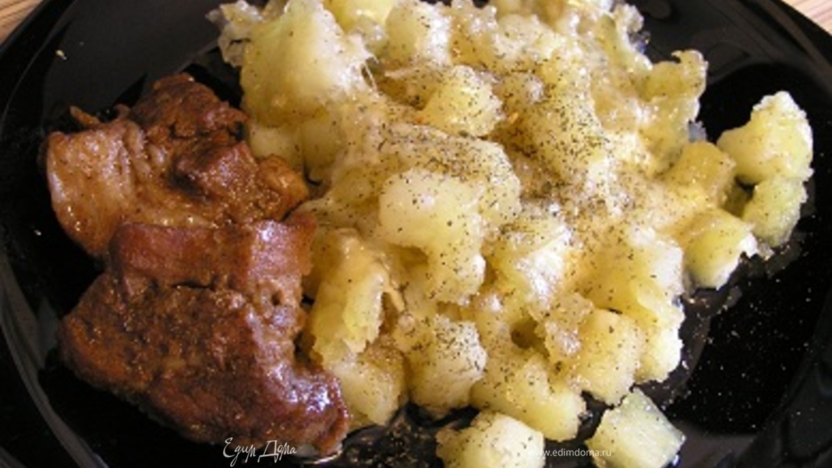 Жареный картофель с расплавленным сыром :)