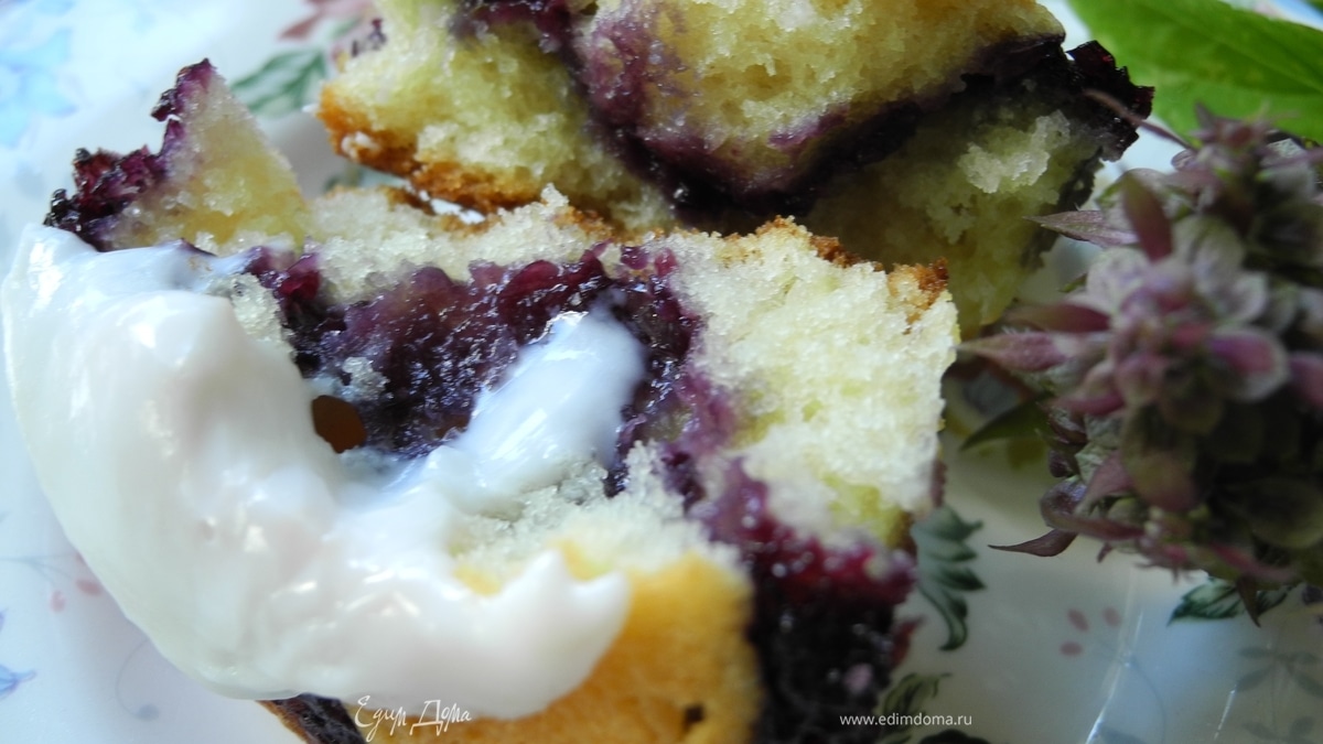 Сметанные кексы с ягодной начинкой