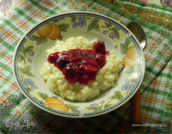 Молочный рис с вишней