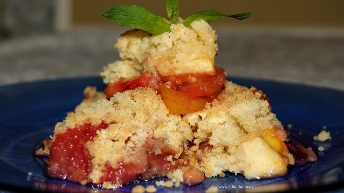 Яблочно-сливовый крамбл