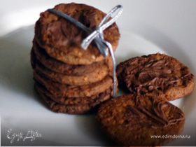 Шоколадное печенье с орехами