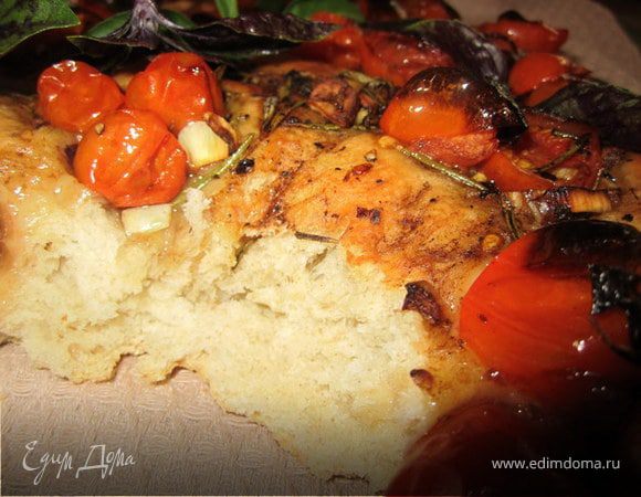 Фокачча с бальзамическими помидорами.