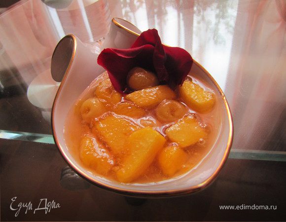 Джем из черешни и персиков с лепестками роз Джем из черешни и персиков с лепестками роз