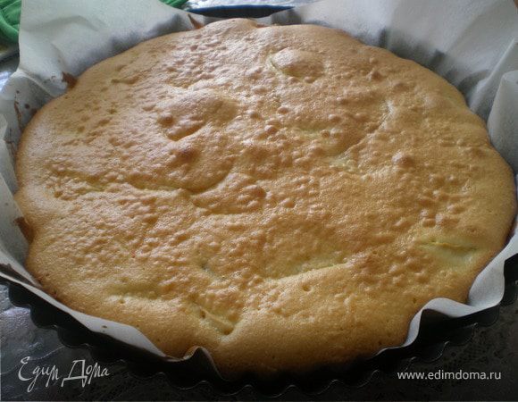 Классическая яблочная шарлотка.