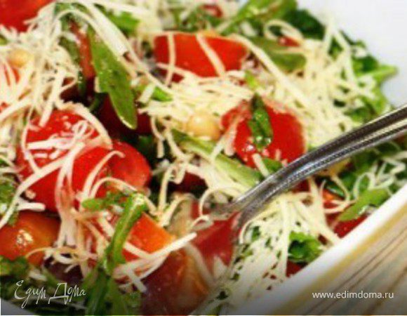 Салат с помидорами черри и пармезаном