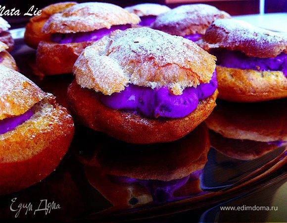 Профитроли с черничным кремом