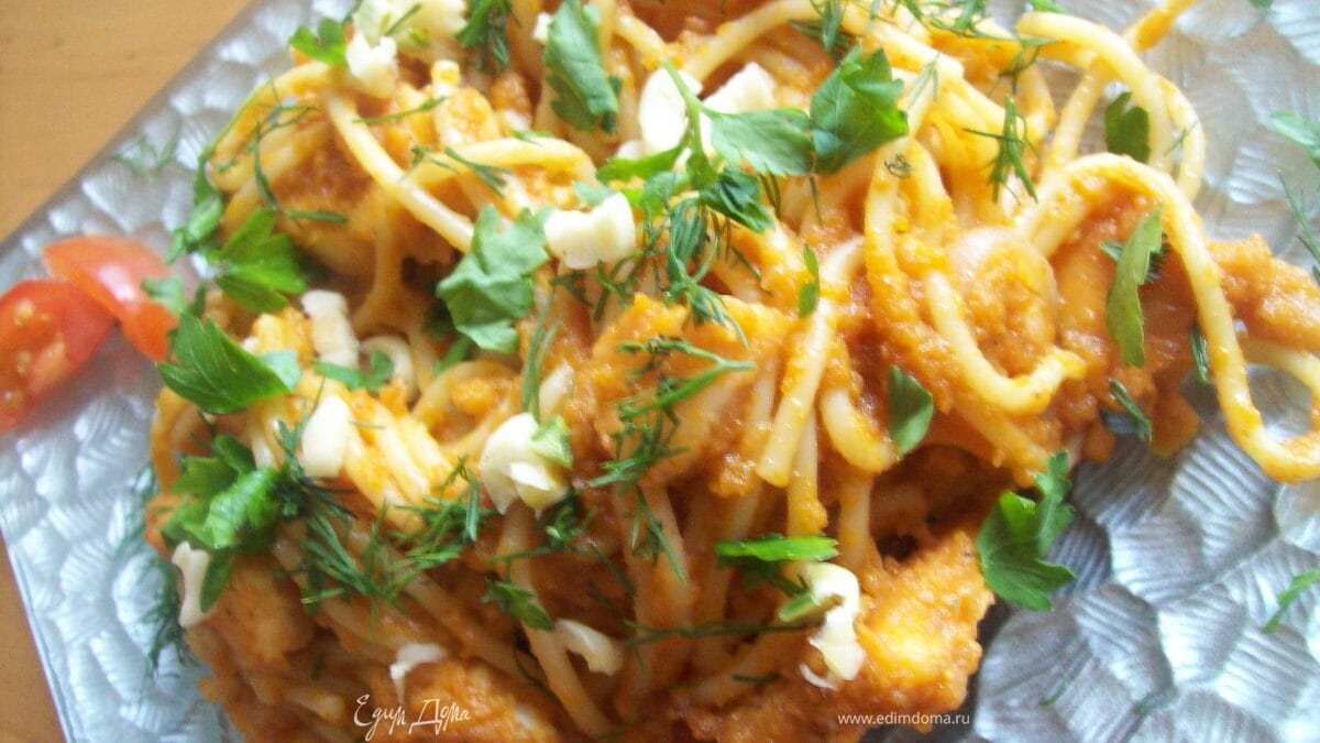 Спагетти с курицей и кабачковым соусом