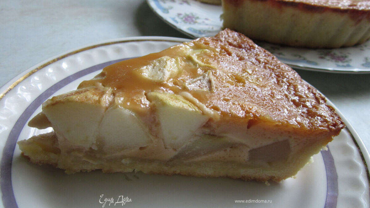 Грушевый пирог с карамельной заливкой