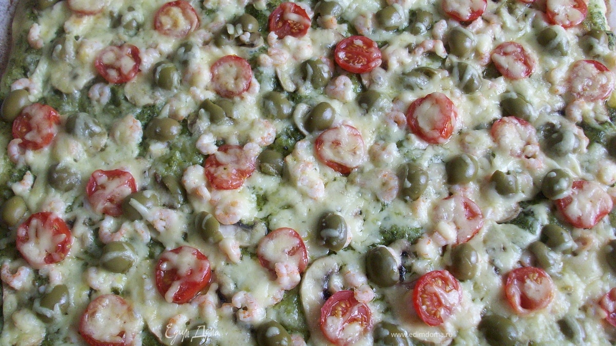 Пицца с креветками и соусом песто