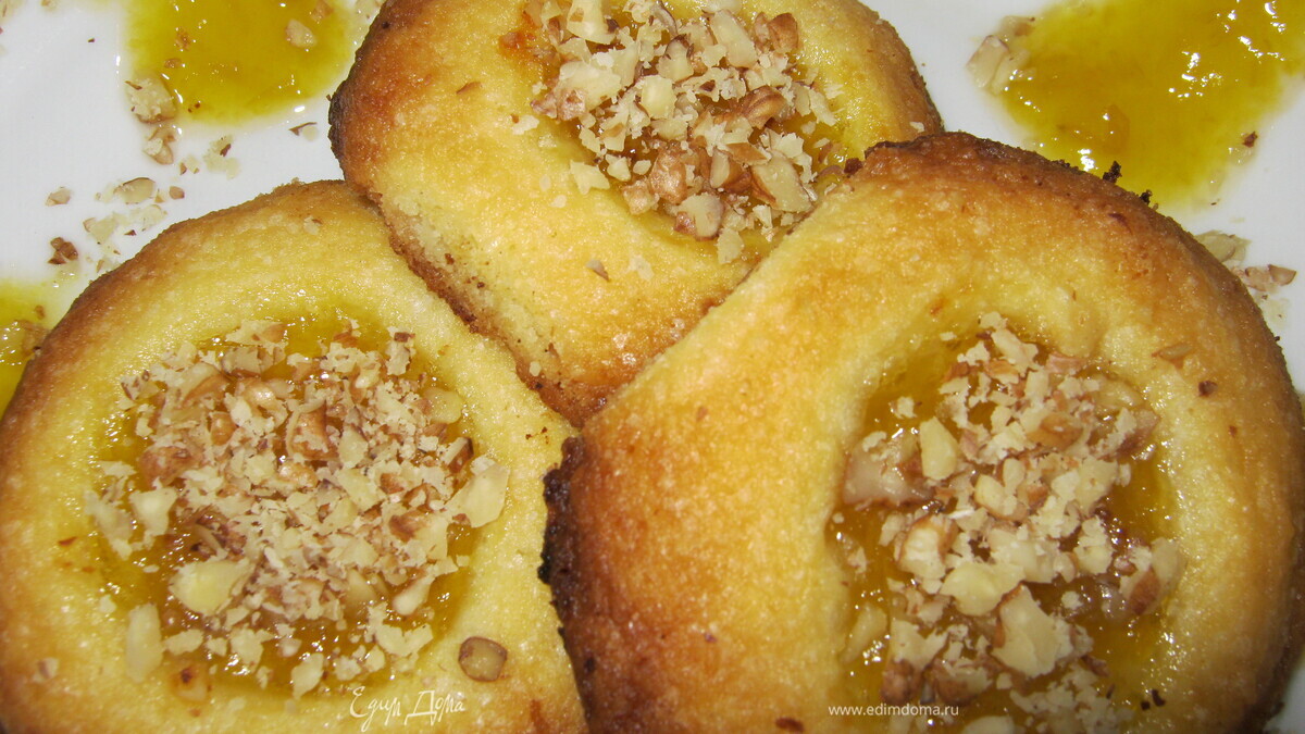 Печенье с джемом и орехами.