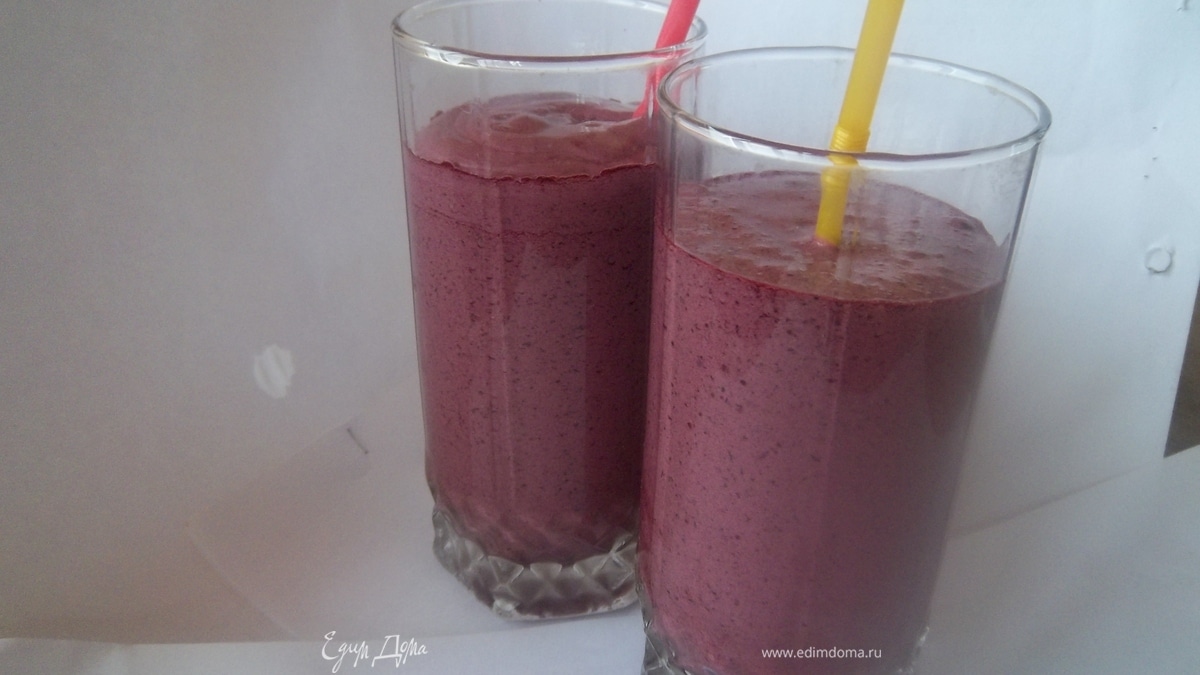 Черничный молочный коктейль