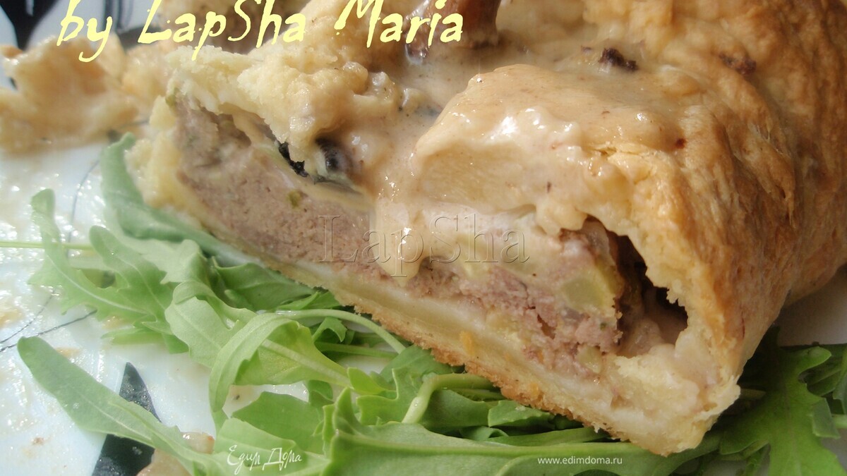 Мясной рулет с грибами и кабачком