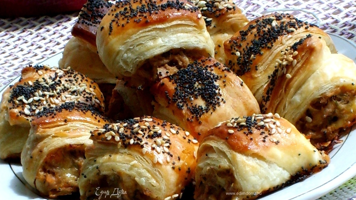 Рулетики слоеные с тунцом