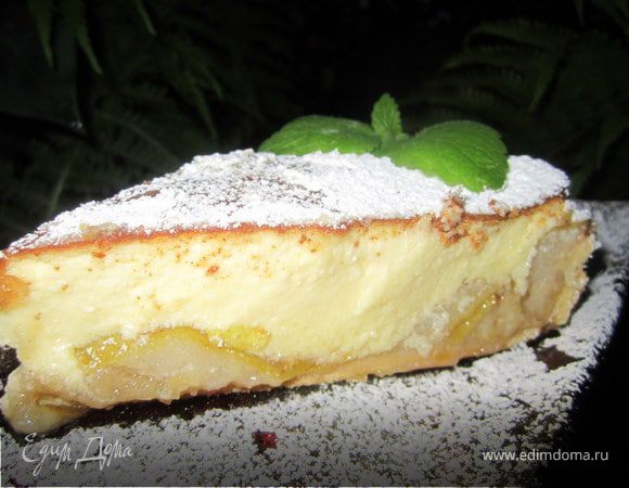 Тарт с карамелизированными фруктами и творожным пудингом.