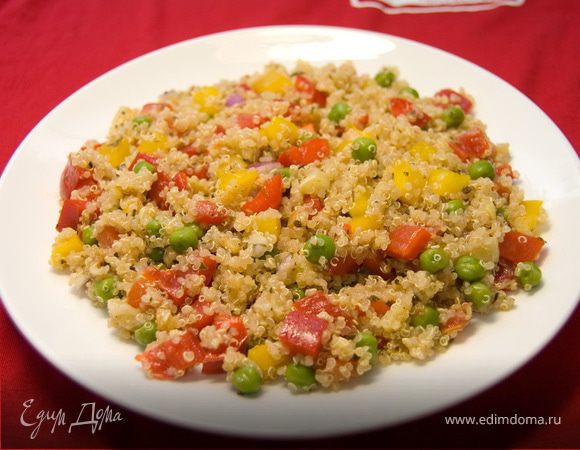 Салат с киноа и овощами