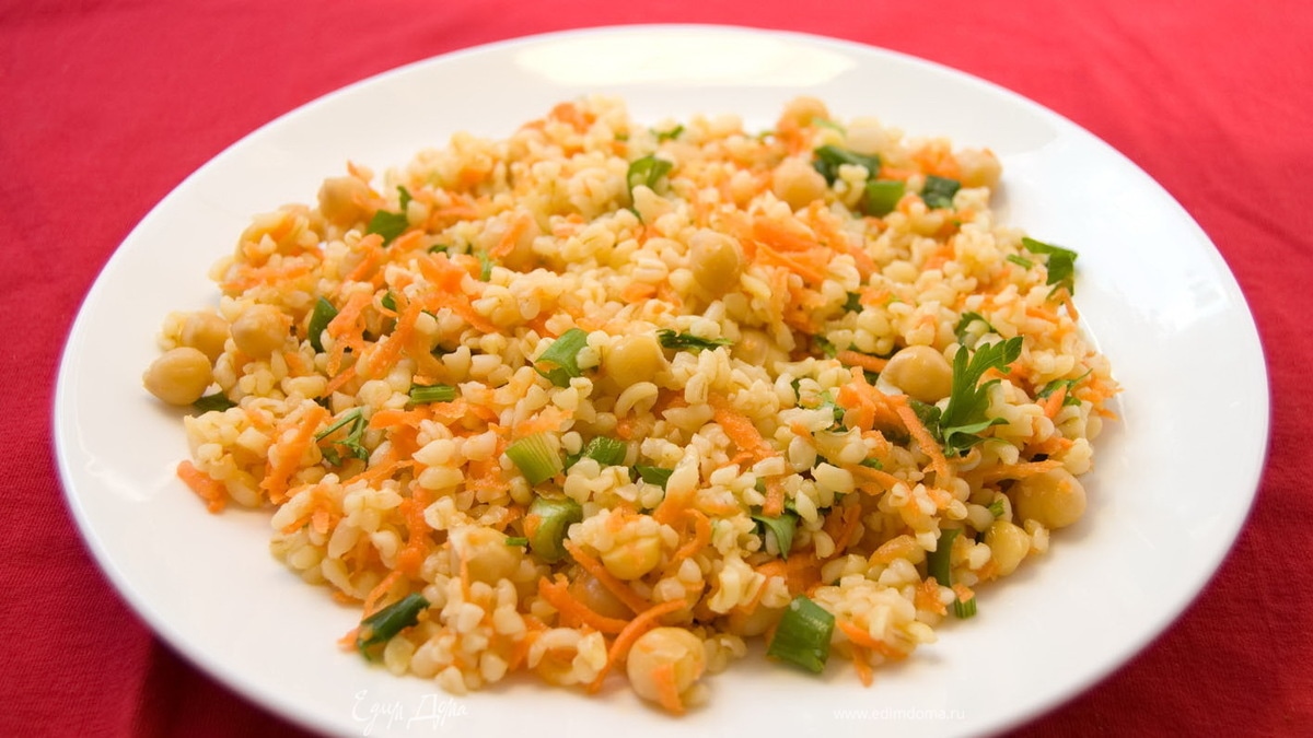 Салат с нутом и булгуром