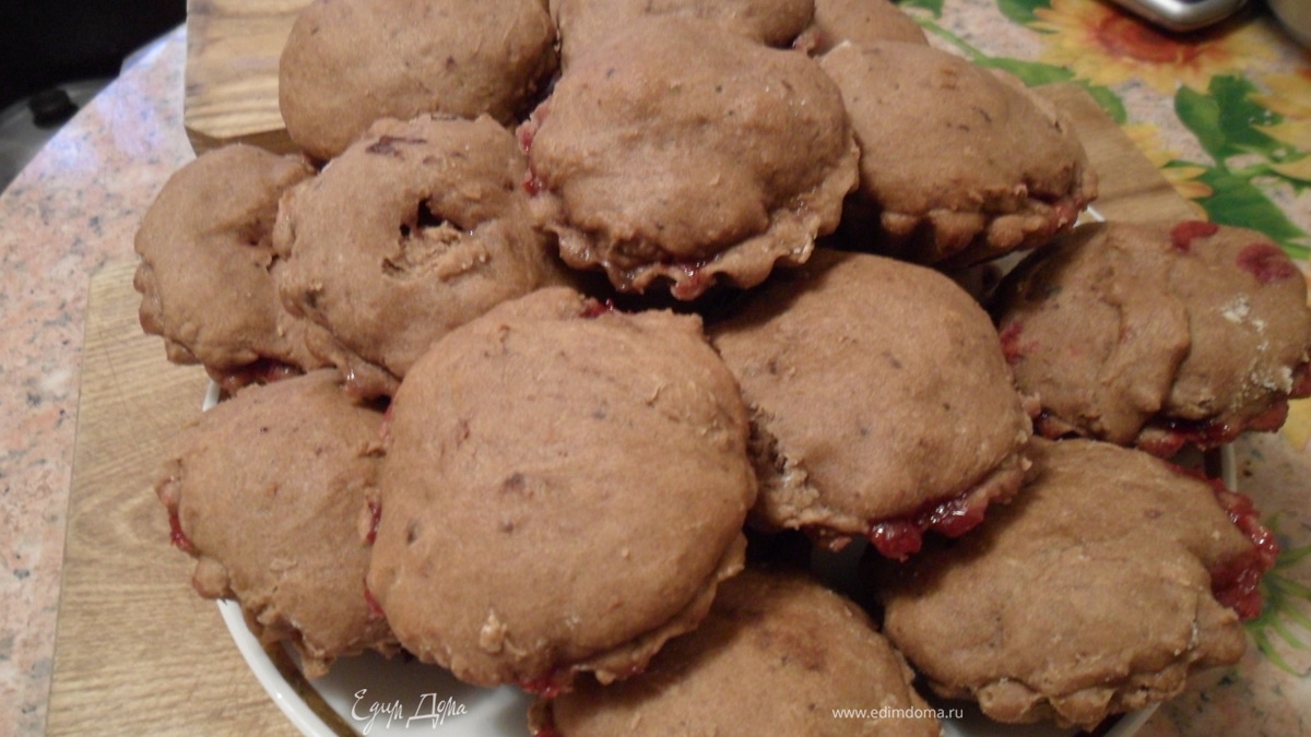 Мини-пироги с красной смородиной