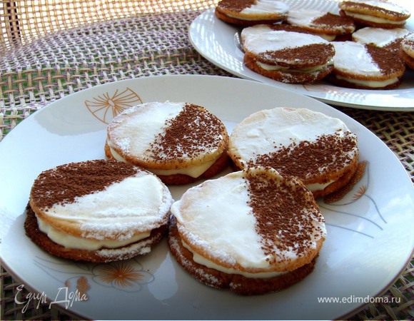 Миндальное печенье "День-Ночь" Миндальное печенье "День-Ночь"