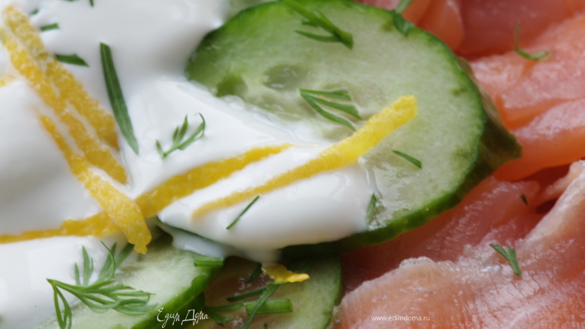 Салат из семги с огурцами  