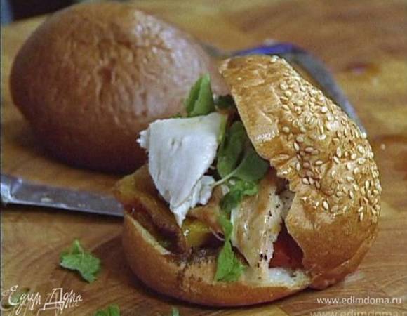 Сэндвичи с курицей, помидорами и перцем     