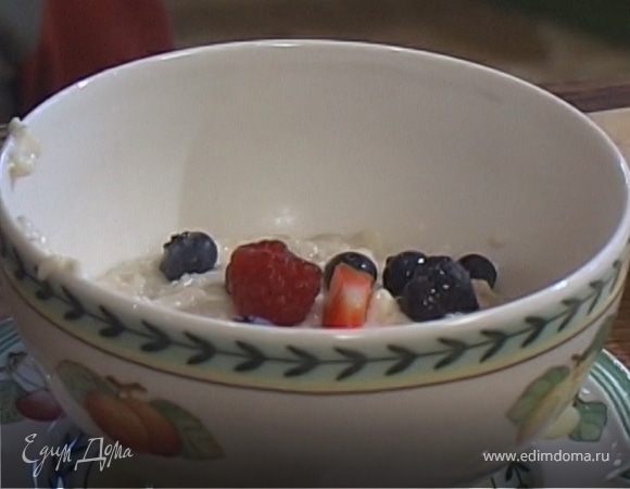 Овсяная каша с ягодами и сухофруктами Овсяная каша с ягодами и сухофруктами