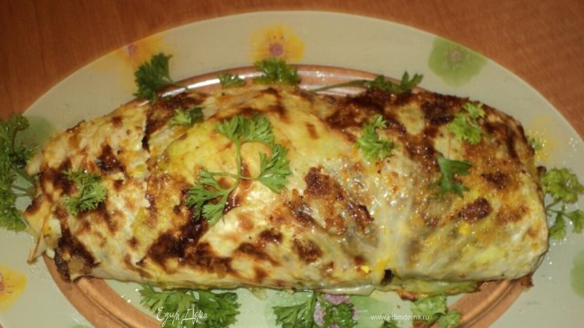 Рулет с капустой, гречневой кашей и грибами.
