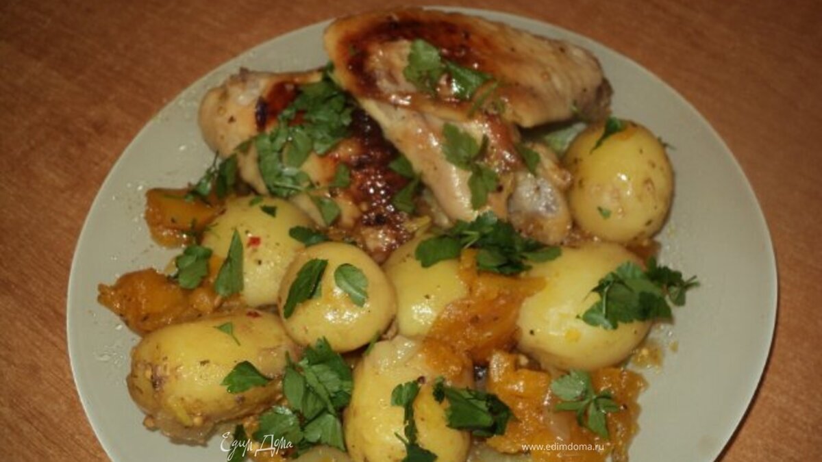 Крылышки запеченные в рукаве.