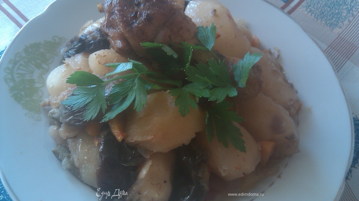 Жаркое из курицы с картофелем и баклажанами.