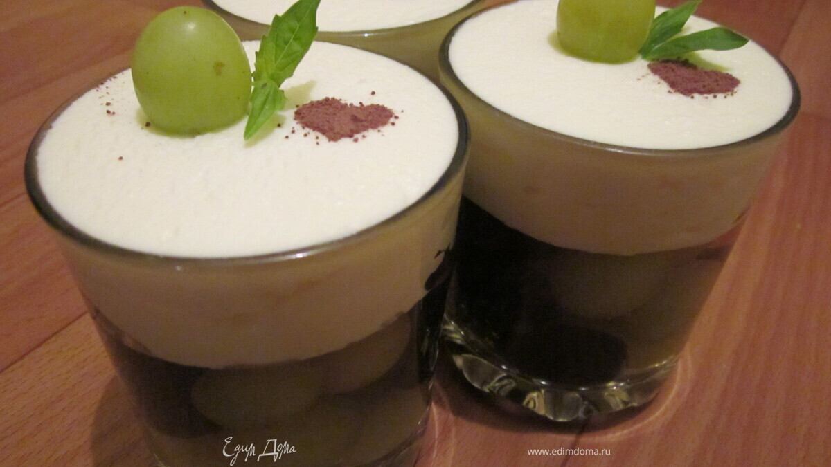 Десерт из сливок и винограда